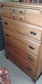 Gorgeous five drawer chest of drawers excellent condition
