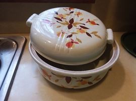 Vintage casserole dish with lid
