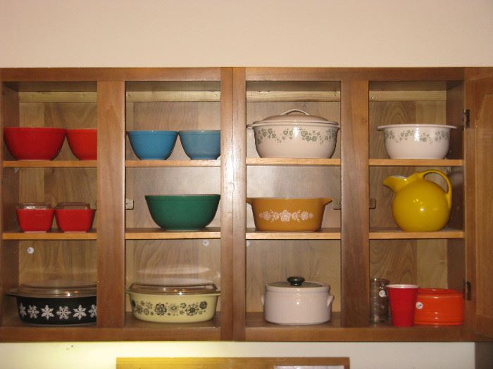 Pyrex Nesting Bowls, Casserole Dishes
