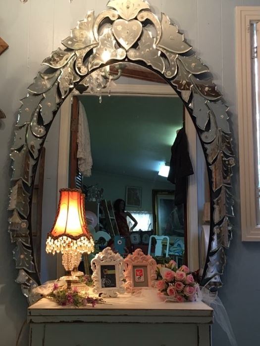 Stunning Venitian Mirror with Beautiful Etching