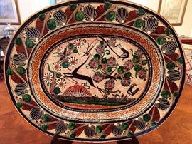 Close-up of the beautiful 16" platter, by José Bernabe. The color play in this set of china is really wonderful.