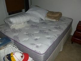 Like New Queen Mattress Set