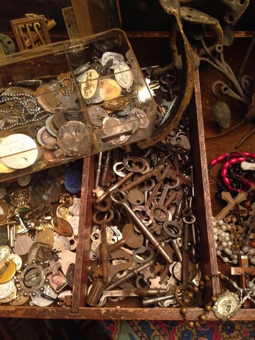Religious medals, Old Keys, Rosaries and hardware