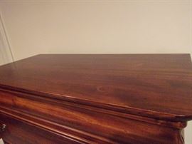 Quality like new 5 drawer chest of drawers