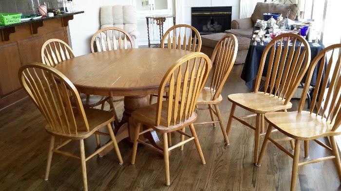 Oak pedestal table 2 leaves & 8 chairs! Ready for the holiday's big or small.