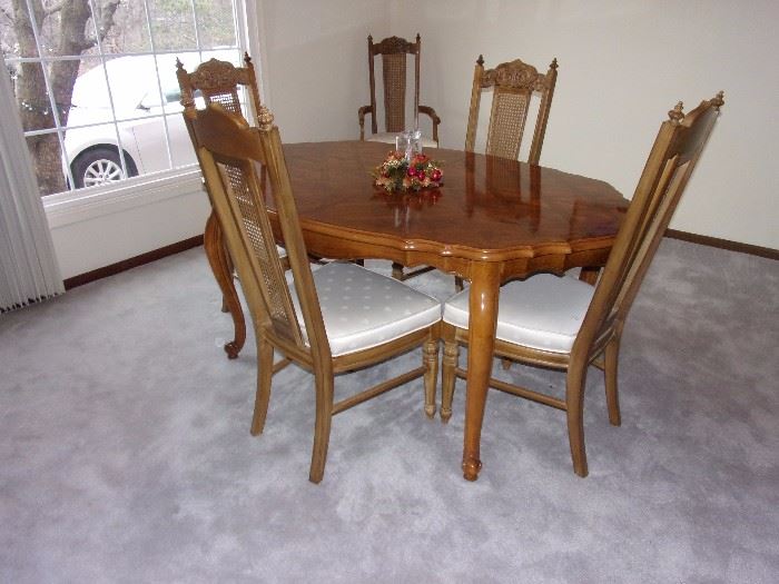 Dining room table and 6 chairs(two armed)