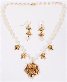 1021 - 22KT GOLD, EMERALD, RUBY, AND PEARL LAVALIER NECKLACE AND EARRINGS, 3 PIECES, L 20"