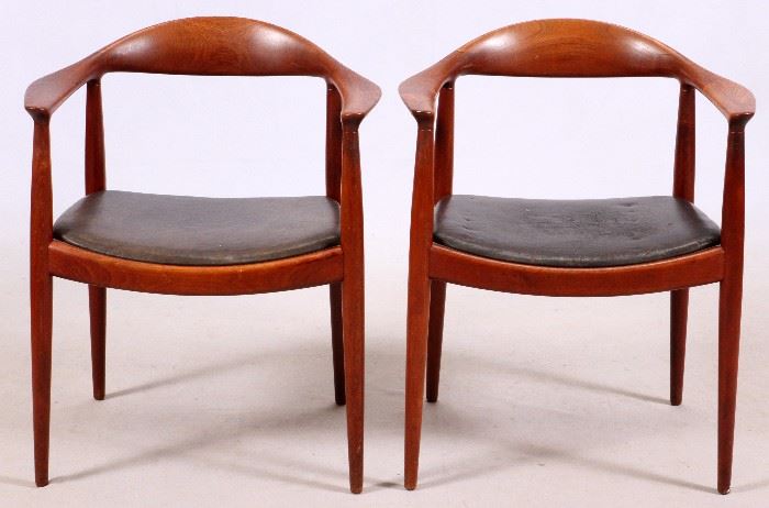 1086 - HANS WEGNER FOR KNOLL "THE CHAIR" TEAKWOOD AND LEATHER, C.1965, PAIR