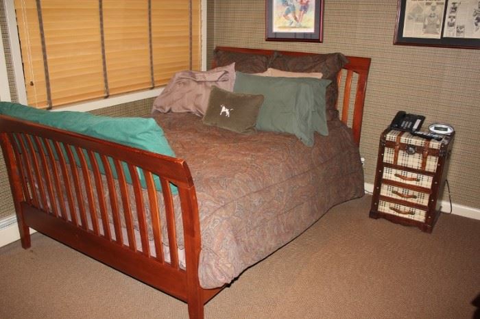 Wood Sleigh Bed with Slatted Head & Foot Boards and Small Stylizes Night Stand