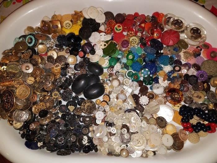 Tons of vintage buttons!
