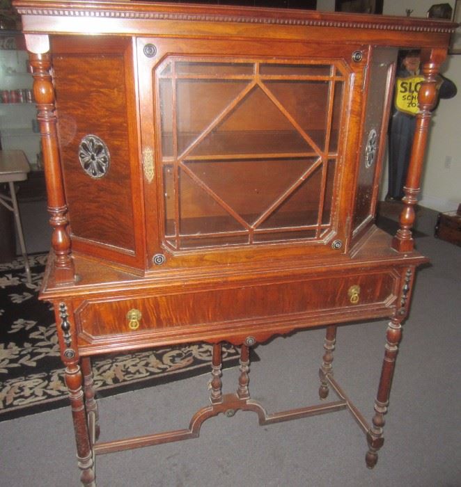 LOTS OF GREAT FURNITURE -- FIND POCONO AUCTION GALLERY ON THE WEB FOR HUNDREDS OF ADDITIONAL PHOTOS FOR THIS SALE