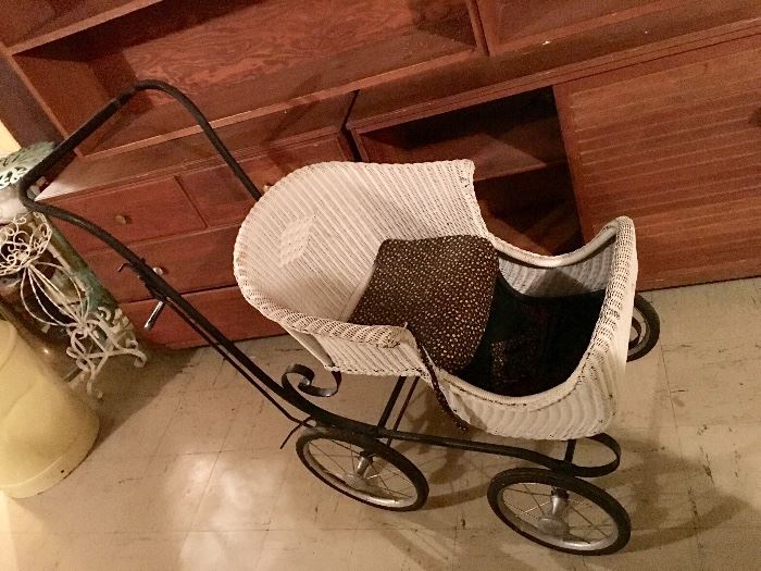 Wicker pram