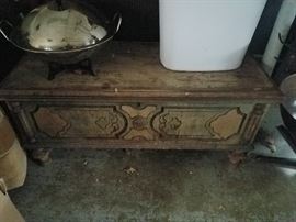 VINTAGE STORAGE CHEST