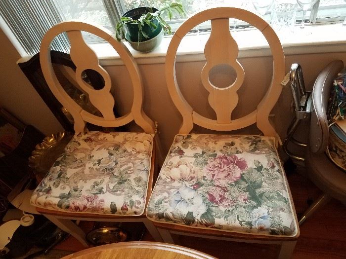 CHAIRS THAT GO TO THE BREAKFAST ROOM DINETTE SET