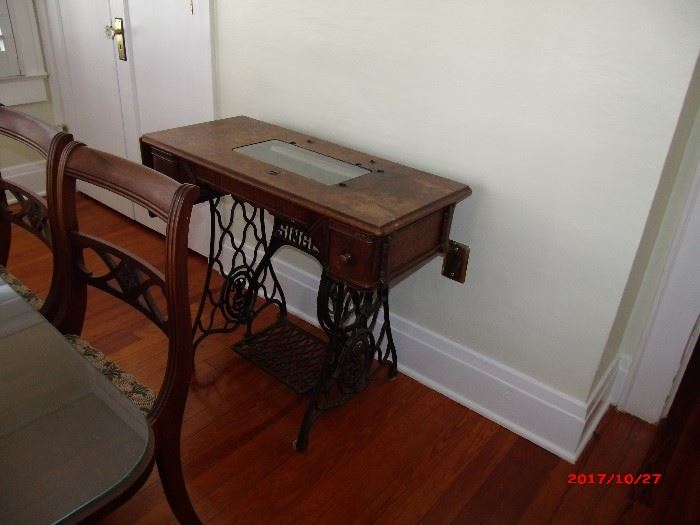 Singer sewing machine  treadle table
