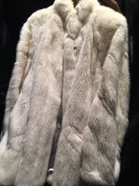  Gorgeous Oscar De La Renta white mink jacket in perfect condition