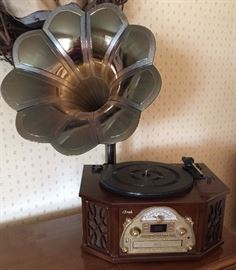 iTrak Gramophone Speaker, Turntable, CD, AM/FM Radio, Bluetooth and USB