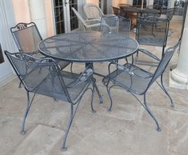 This Woodard group features 4 high back chairs.  It doesn't come with an umbrella but has seat cushions.