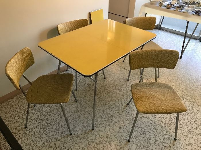 Daystrom table & chairs