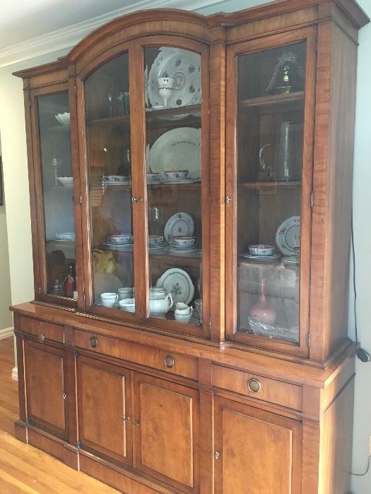 China cabinet & china