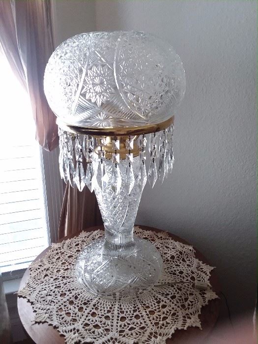 25" CUT CRYSTAL MUSHROOM STYLE ELECTRIC LAMP WITH PRISMS.