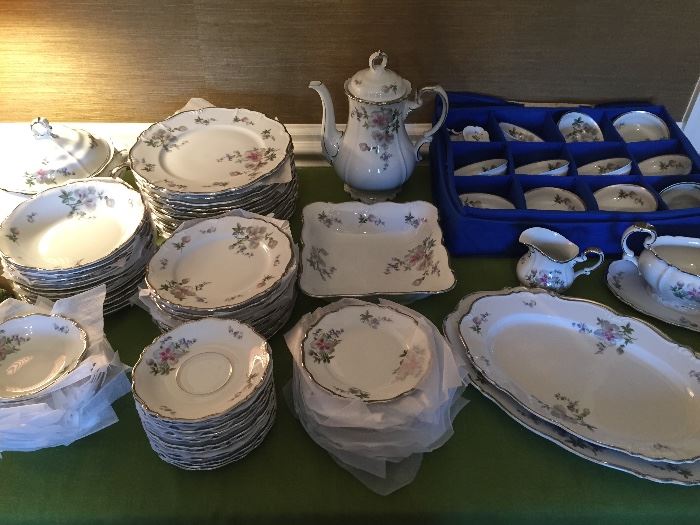 92 Pc Edelstein China  Service for 12