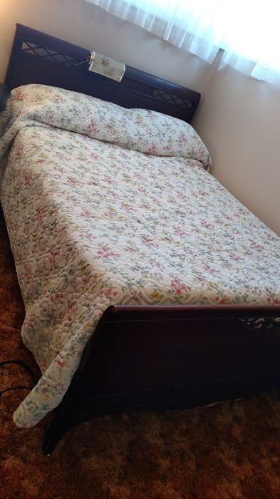Full Size Bed, Mahogany