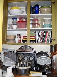 BAKEWARE COOKBOOKS AND TUPPERWARE