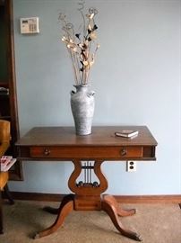 DUNCAN PHYFE HARP TABLE