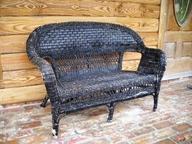 WICKER SETTEE