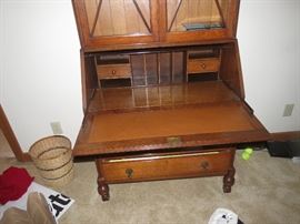 Time to pay bills... a nice desk to do so!