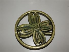 VIRGINIA METALCRAFTERS TRIVET