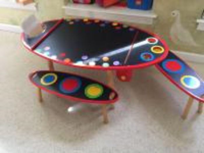 childs table with bench seats