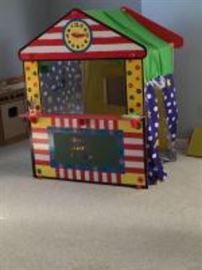Cloth and wood play house