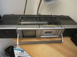 Vintage AM/FM General Electric Radio Removable Micro Cassette With TV