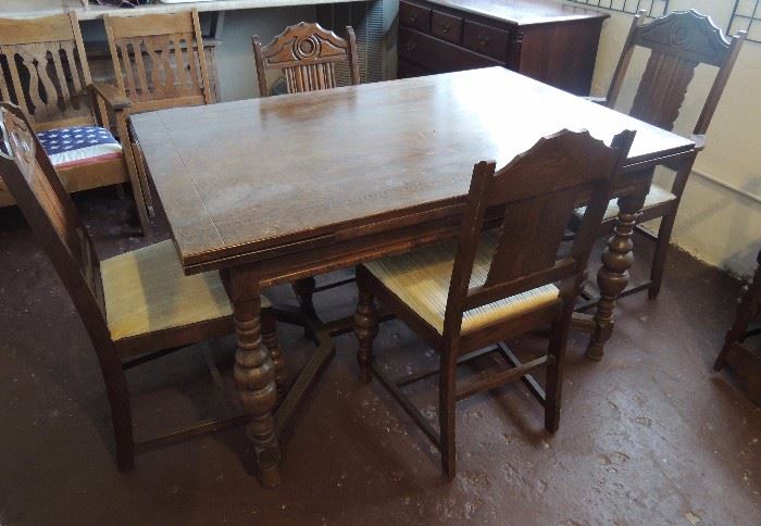 Antique Expandable Dinning Table with Six Chairs