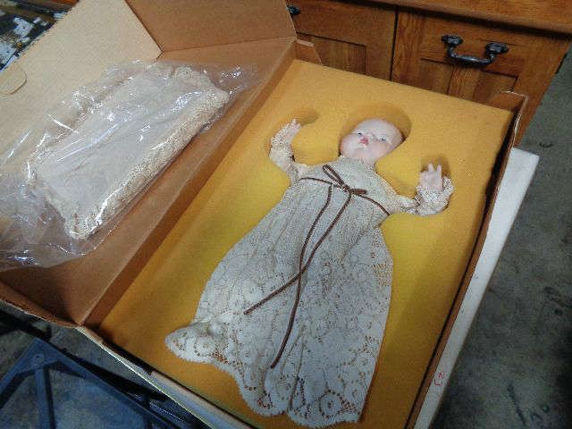 Thumbelina Porcelain Doll 20+ yrs old original box 