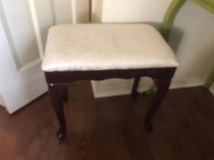 #5 Vanity Stool with qa legs and white fabric top 19" Tall $30.00