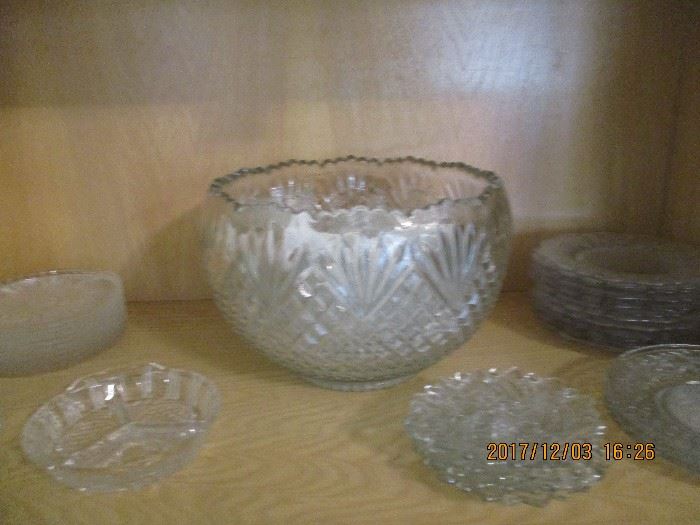 vintage punch bowl and glassware