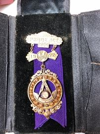 Antique Gold Masonic Badge