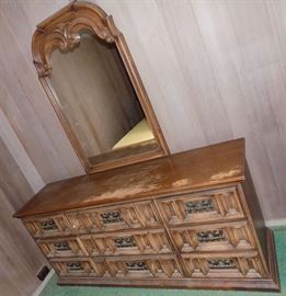 EBC038 Wooden Chest of Drawers and Mirror
