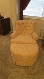 Nice and clean chair with ottoman