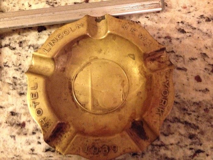 Ash tray from Hotel Lincoln for 1939 New York World's Fair