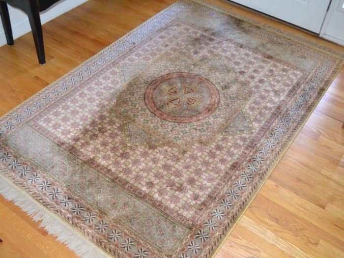 Rug measures approximately 5' X 7'6"