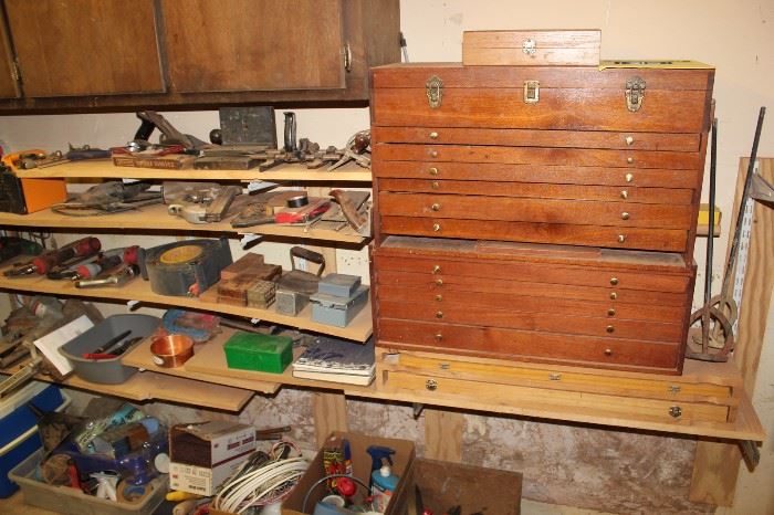Awesome wooden tool chest