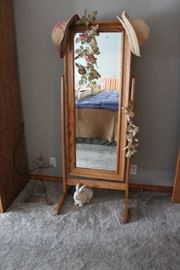 Free-standing wood mirror