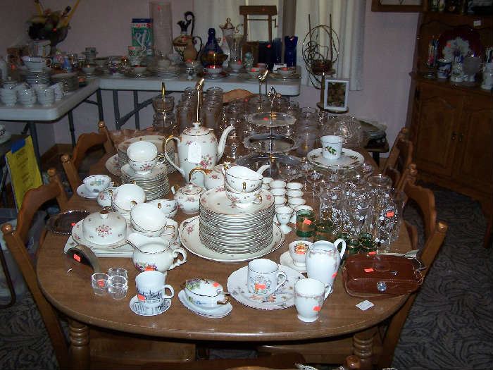 MAPLE TABLE ( HAS LEAF), 6 CHAIRS & CHINA & GLASS SETS