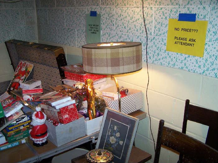 ANOTHER 1950s LAMP & MORE HOLIDAY ITEMS