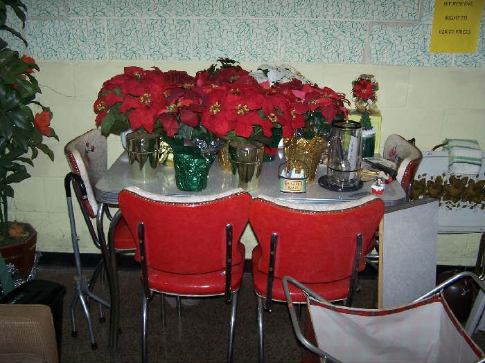 1950s DINETTE SET ( HAS LEAF & 4 CHAIRS) AND POINSETTIAS