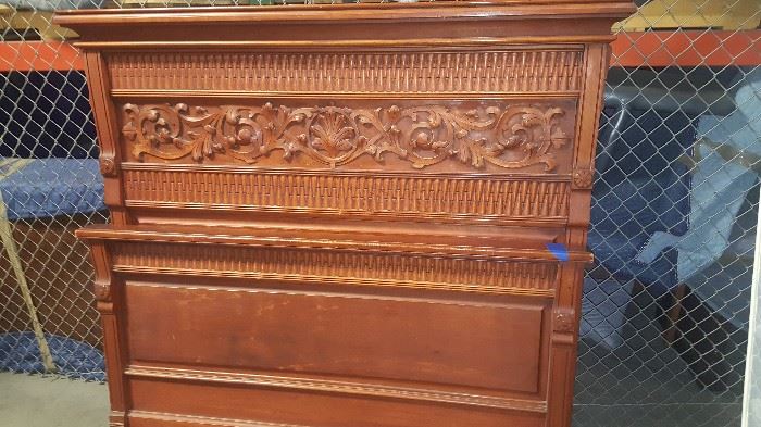 Antique Full/Queen Size Bed carved Wooden Frame
